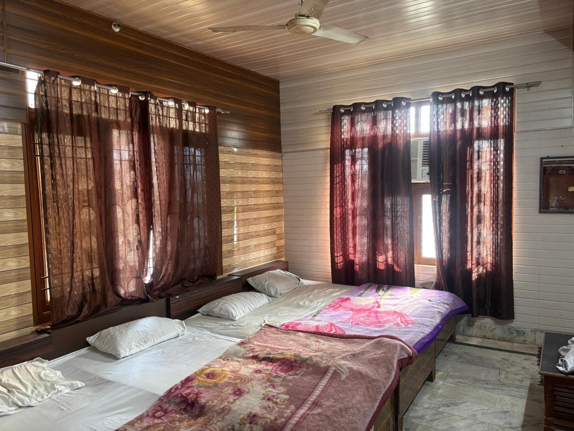 Sgh Guest House Mathura Ngoại thất bức ảnh